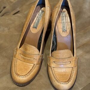 Banana Republic Tan Heeled Loafers Size 9.5